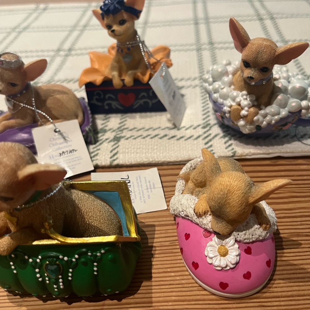 Hamilton collection Chihuahua Figurine Set - Green, Pink, Gold - Picture 3 of 11